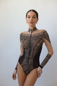 Купальник SPF DORA 26M Maori - бежевый/черный тату